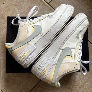 NIKE Air Force 1 Shadow